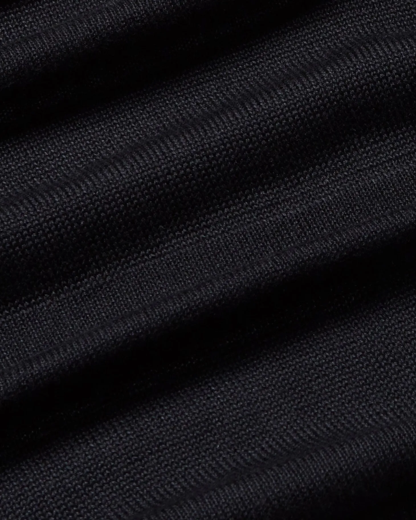 Schwarzer halbstransparenter Strickpullover Be